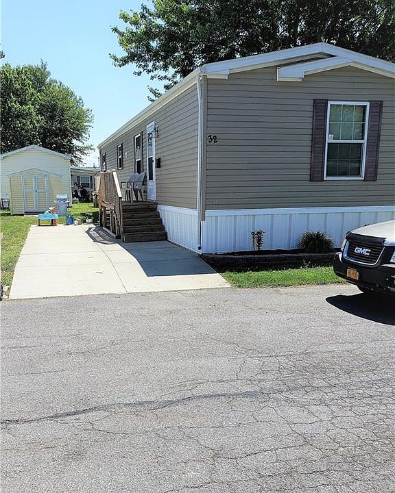 1st image of 32 Tammy Ln