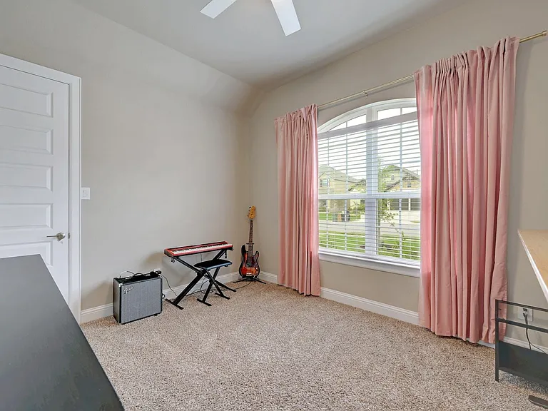 6813 Leonardo Dr — Photo 13