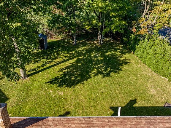 2nd image of 33137 Springside Ln