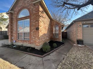 364 Arbor Ln, Euless, TX 76039