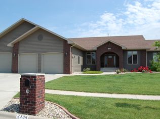 2304 Grant Dr, Watertown, SD 57201