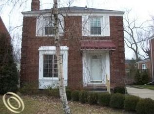 1343 Hollywood Ave, Grosse Pointe Woods, MI 48236