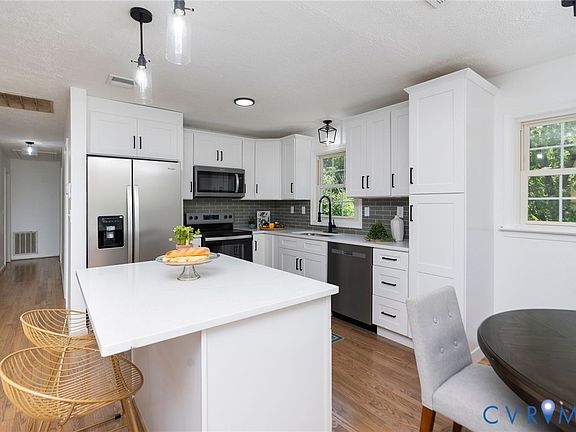 4th image of 2208 Banbury St