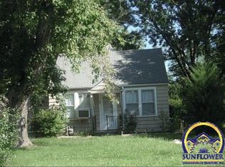 208 NE Lyman Rd, Topeka, KS 66608