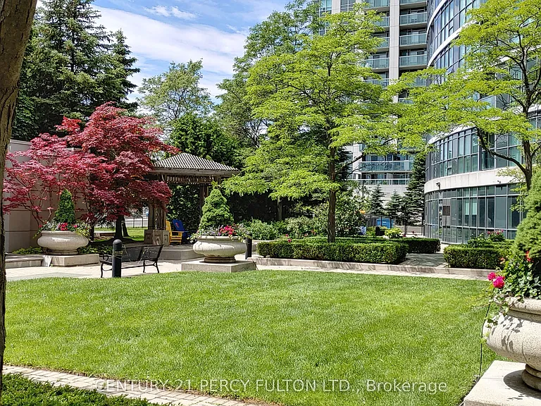 28 Harrison Garden Blvd #709 — Photo 19