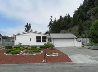111 Salmon Ave, Klamath, CA 95548