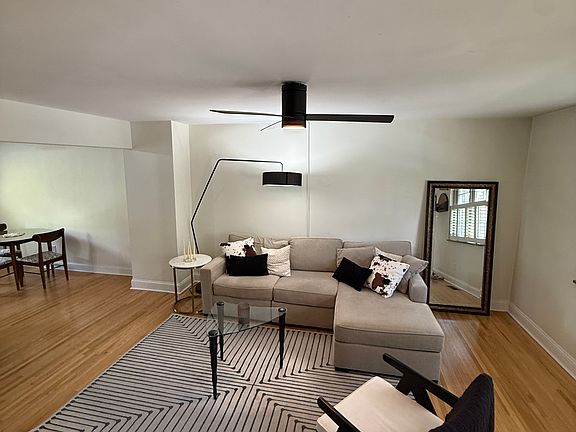 3rd image of 1802 Kings Ct #B