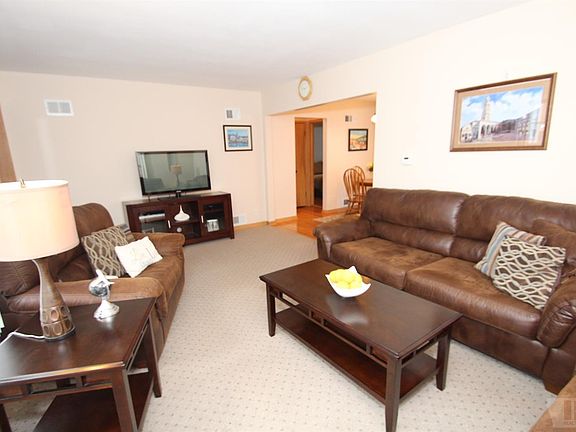 3rd image of 804 15th Pl NE