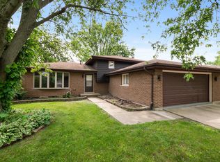 9 Lakewood Ct, Park Forest, IL