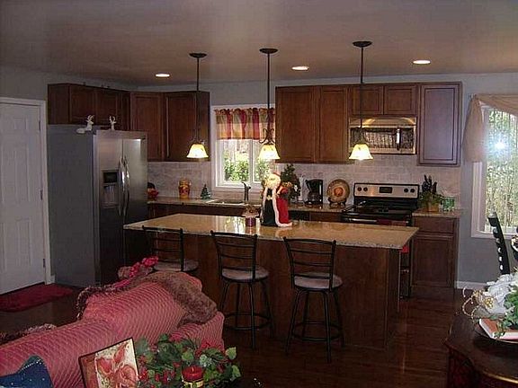 3rd image of 3942 Greenview Dr