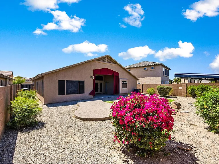 8205 S 45th Ln — Photo 16
