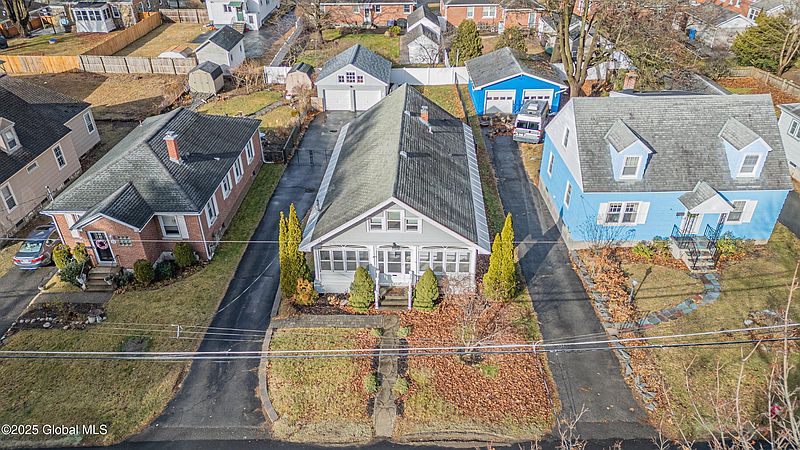 2nd image of 46 Hillcrest Avenue
