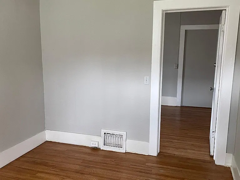 1015 Ford St #4 — Photo 8
