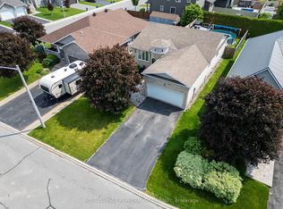 7 Settlement Ln, Russell, ON K4R 0A4