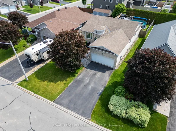 7 Settlement Ln, Russell, ON K4R 0A4