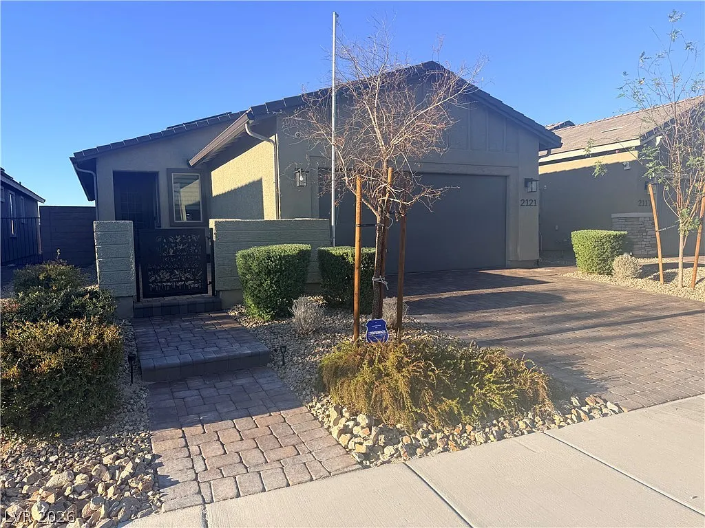 2 bed, 2.0 bath, 1405 sqft, $1,899 — Photo 2