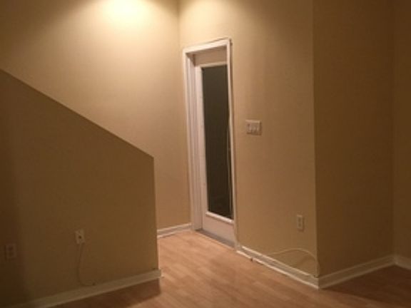 5th image of 460 E Jackson St Unit 6