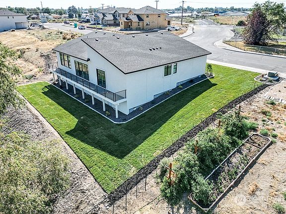 4th image of 1367 W Lakeside Drive