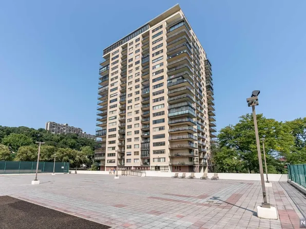 1203 River Rd APT 17L, Edgewater, NJ 07020