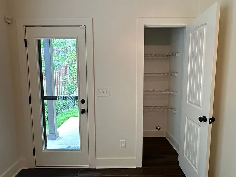 358 Kingston Cir — Photo 9
