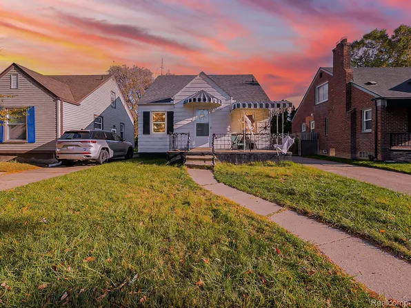 20261 Washtenaw St, Harper Woods, MI 48225