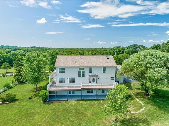 2nd image of 3201 Cambridge Dr