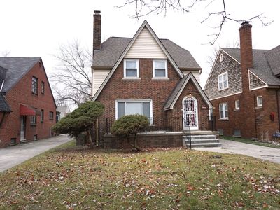 16757 Sunderland Rd, Detroit, MI, 48219
