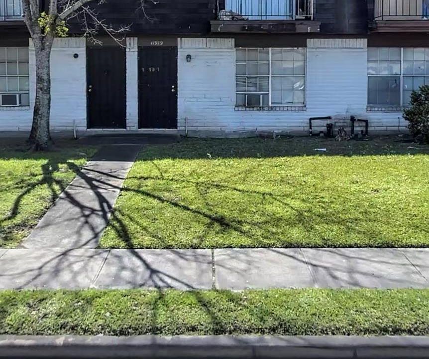 1st image of 11919 Beechnut St