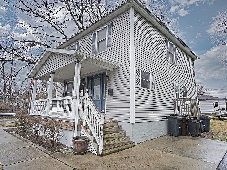 1st image of 326 N Broadway St