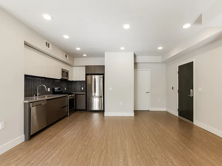 837 Harvard — Photo 30