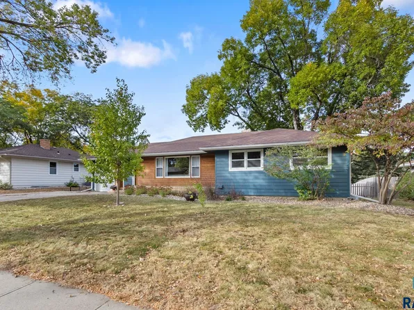 704 E 33rd St, Sioux Falls, SD 57105