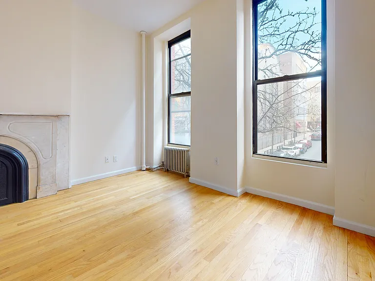 13 E 7th St #1 — Photo 6