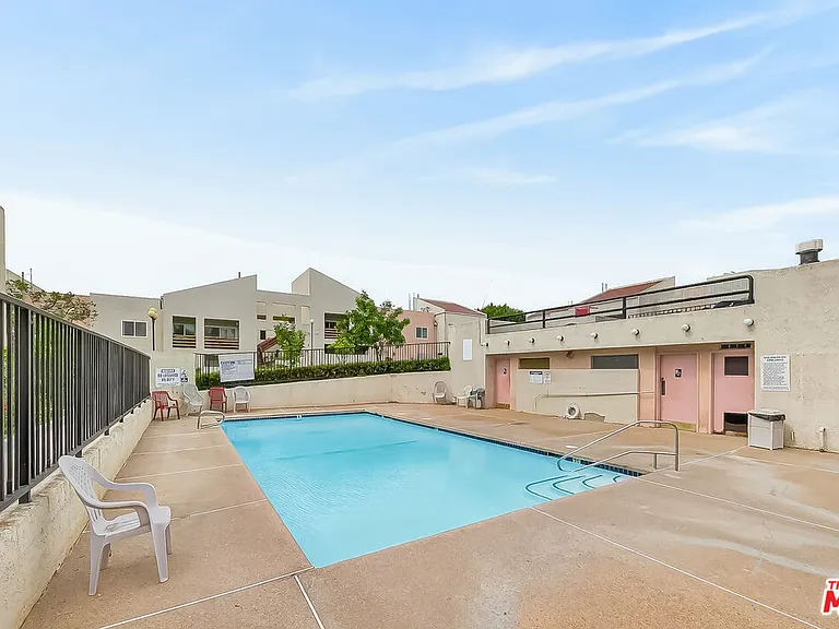 1118 Valencia St #310 — Photo 24