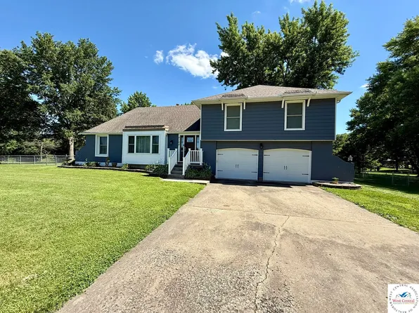2102 Arcadia St, Clinton, MO 64735