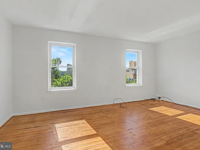 915 N 6th St — Photo 36