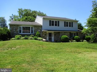 6 Dutch Dr, Holland, PA 18966