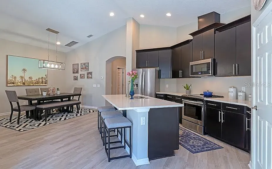 3 bed, 1732 sqft, $2,900 — Photo 3