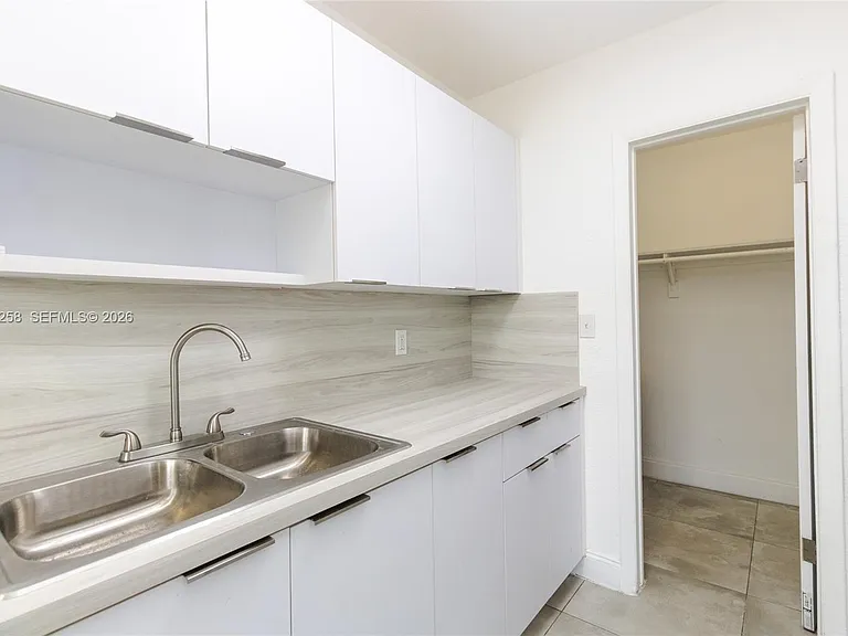 831 NW 1st Ave #4 — Photo 3