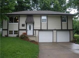 504 NE Sunnybrook Dr, Blue Springs, MO 64014