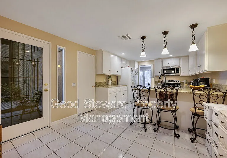 6646 Vista Loma — Photo 9