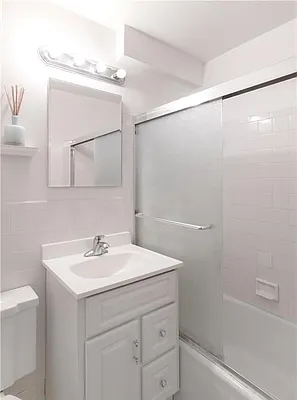 Sold by Century 21 Metropolitan | media 18