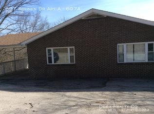 697 Kohnen Dr APT A, Fenton, MO 63026