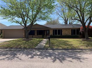 303 Red River Dr, Whitesboro, TX 76273