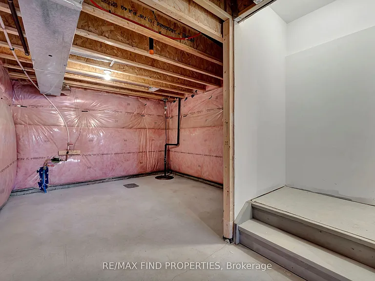 21 Dennis Ave — Photo 34