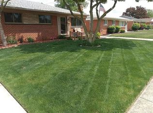 28452 Leona St, Garden City, MI 48135