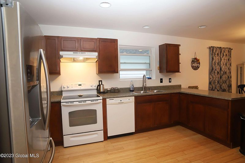 5th image of 722 4th Avenue