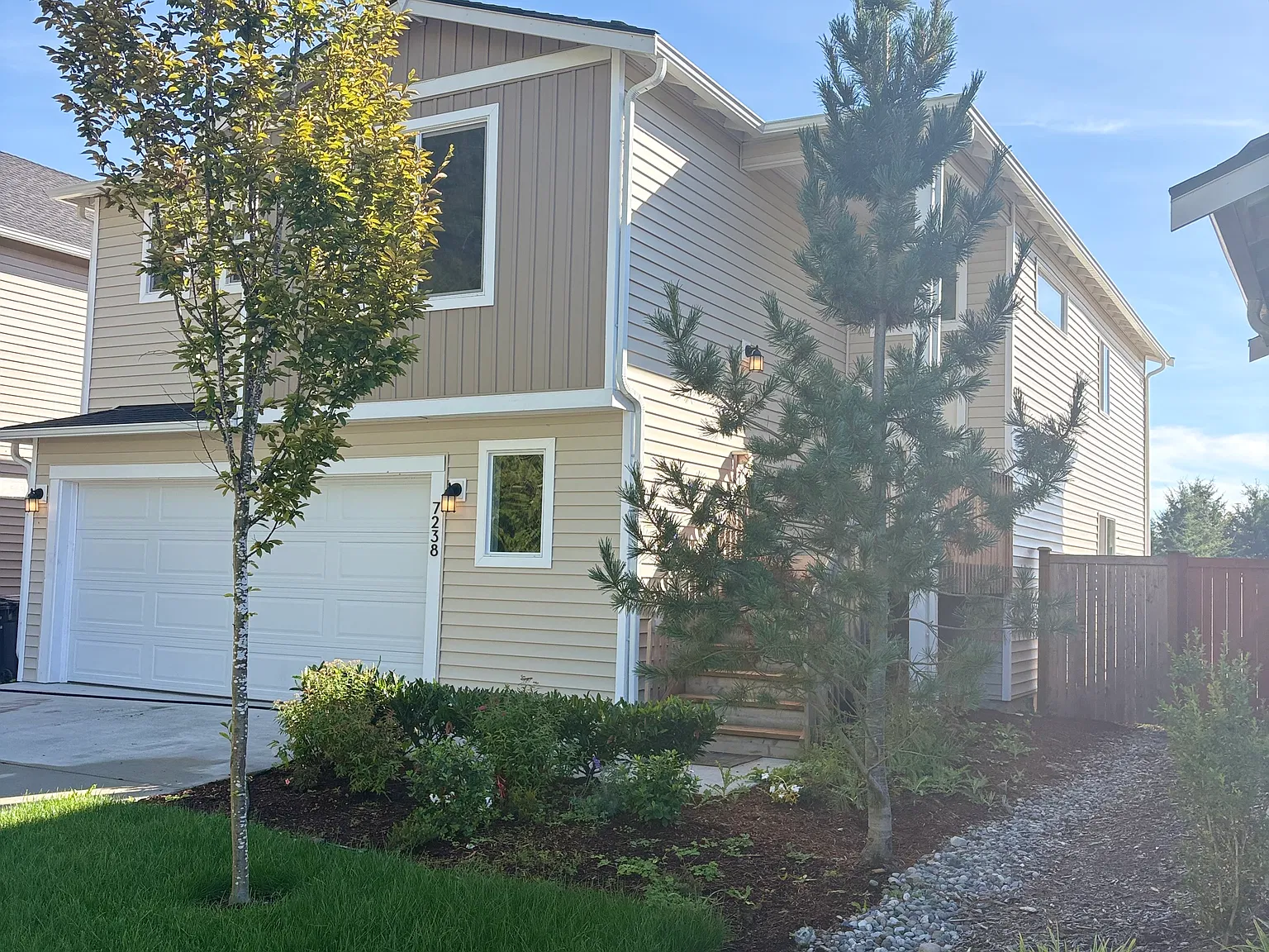 3 bed, 2154 sqft, $3,200 — Photo 2
