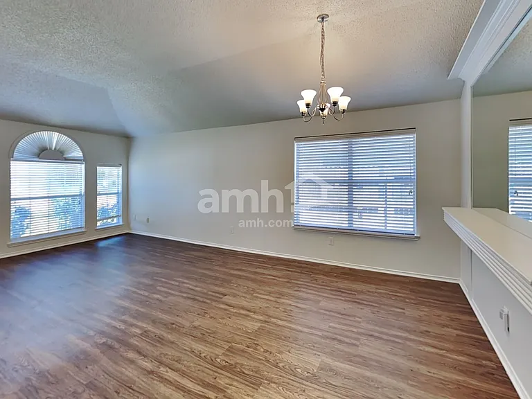 2700 Salado Trl — Photo 5