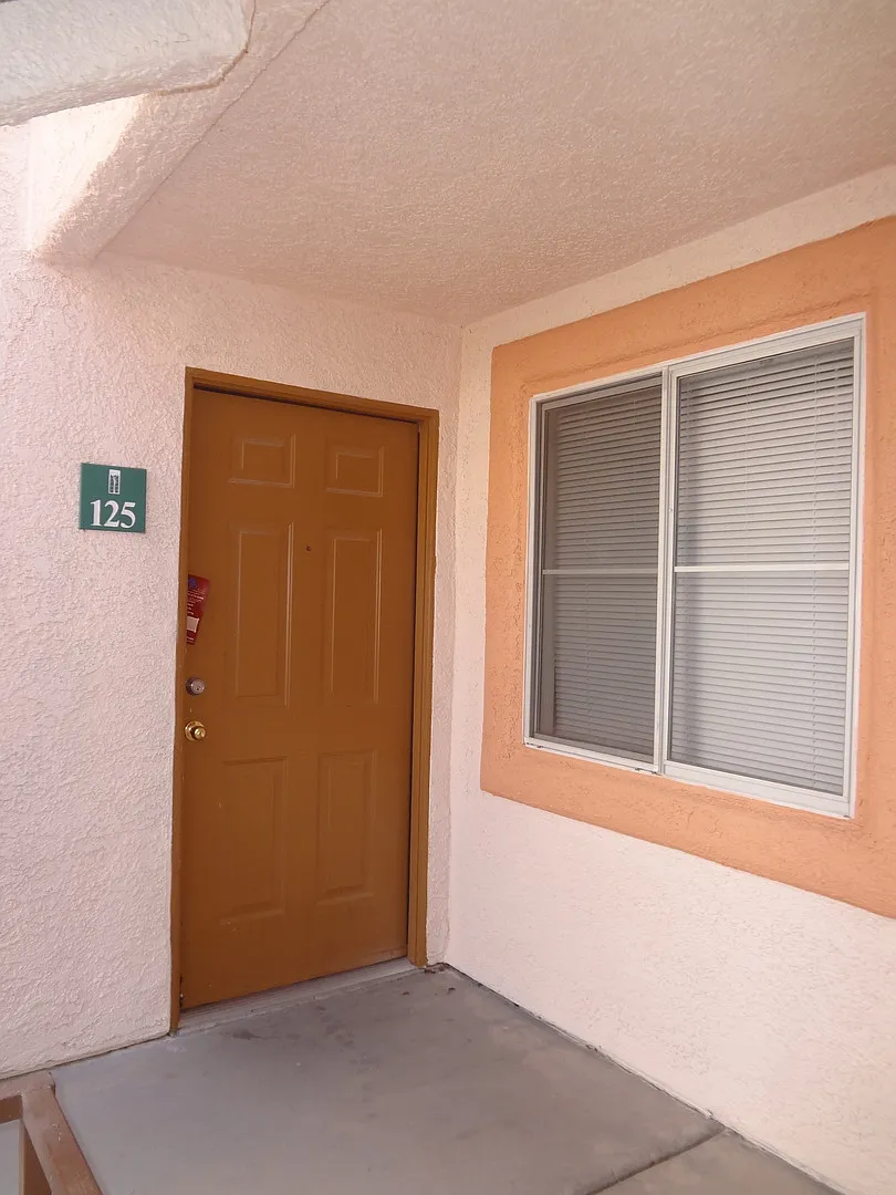 2 Bedroom 2 Bathroom Located In Gated Community With Community Pool And Spa. — Photo 1