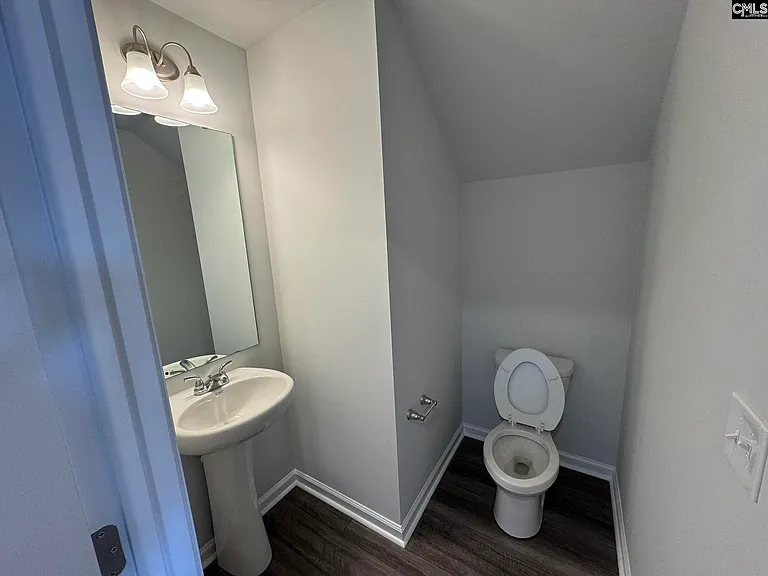 157 Cary Ln — Photo 3